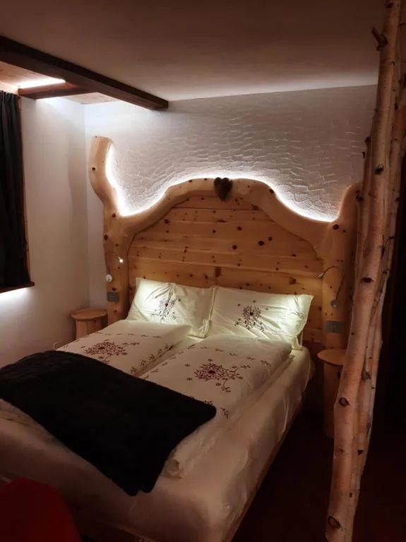 Camera Matrimoniale/Doppia con Letti Singoli con Vista Montagna — Appartamento Cirmolo