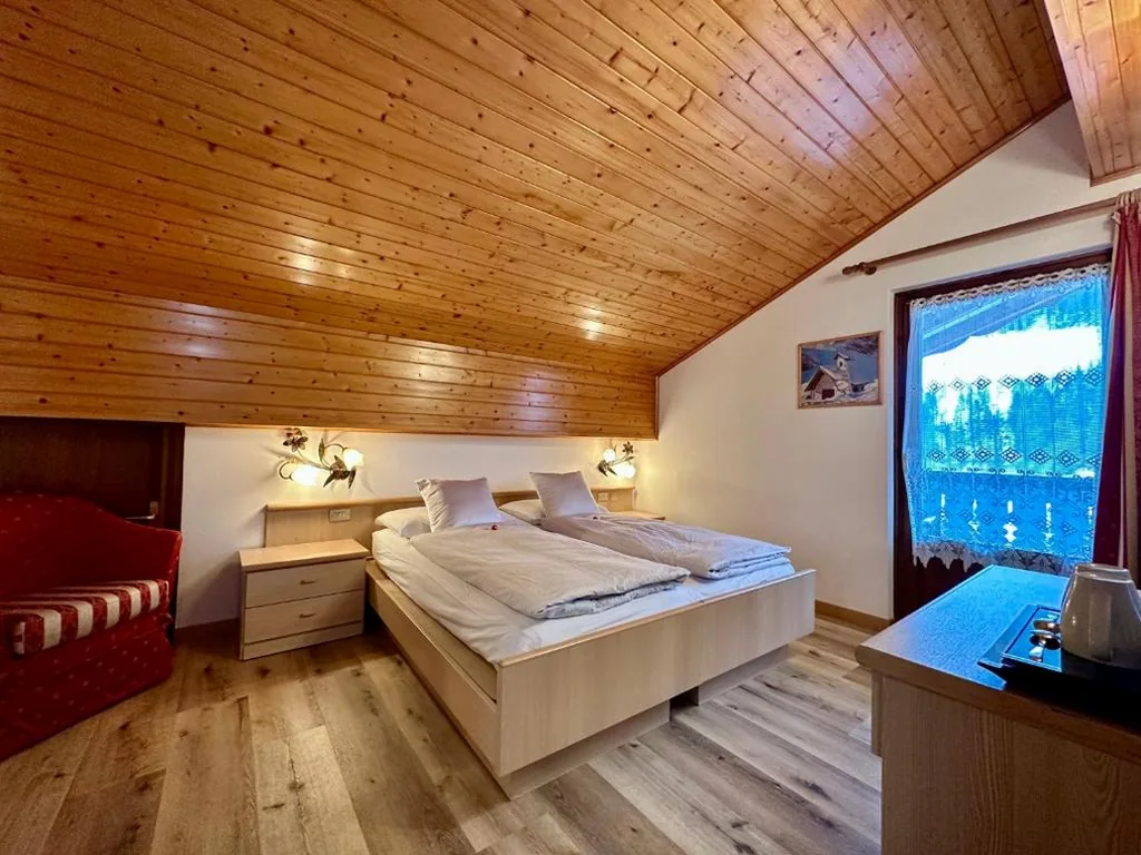Camera Matrimoniale/Doppia con Letti Singoli con Vista Panoramica e Balcone — B&B Cèsa Planber Mountain View BIKE FRIENDLY