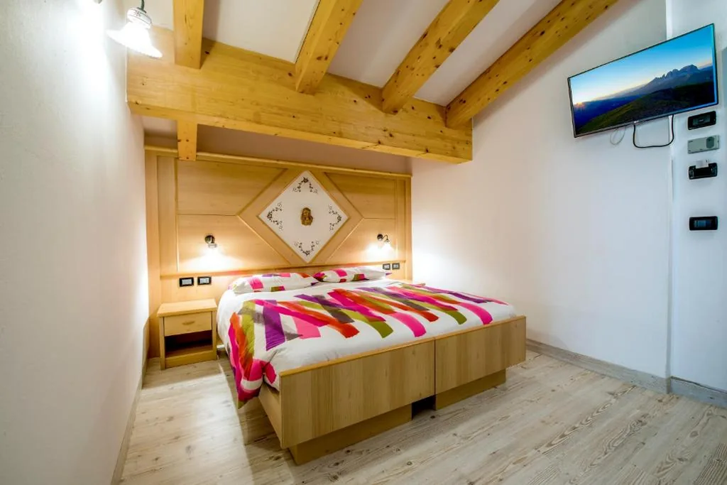 Camera Matrimoniale/Doppia con Letti Singoli con Vista Montagna — Chalet Pineta relax location