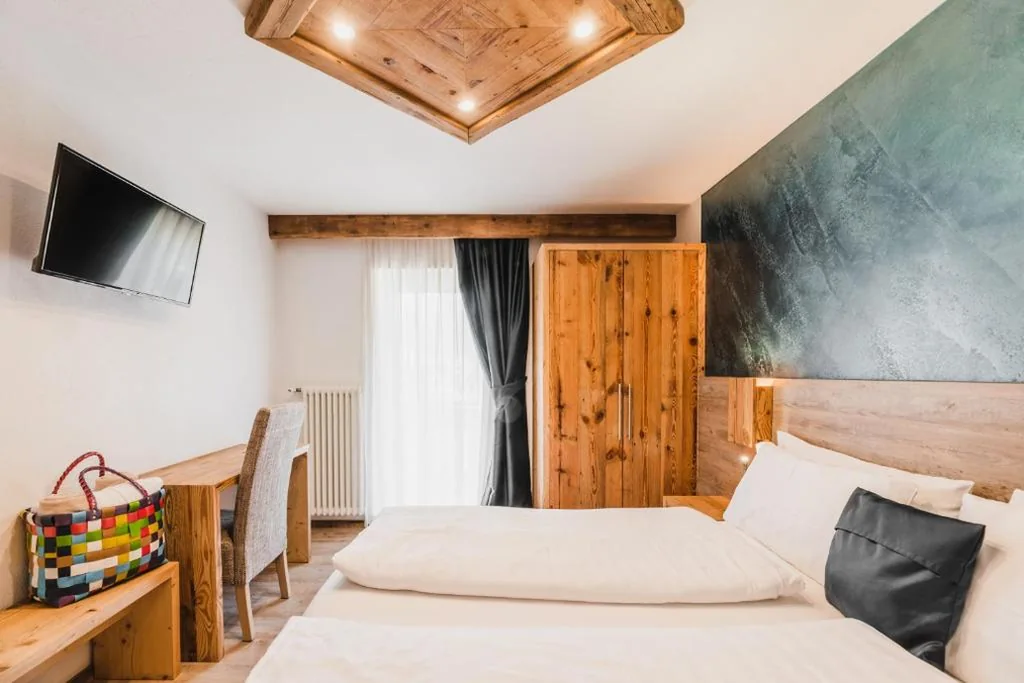 Camera Matrimoniale/Doppia con Letti Singoli con Vista Montagna — Hotel Arnika