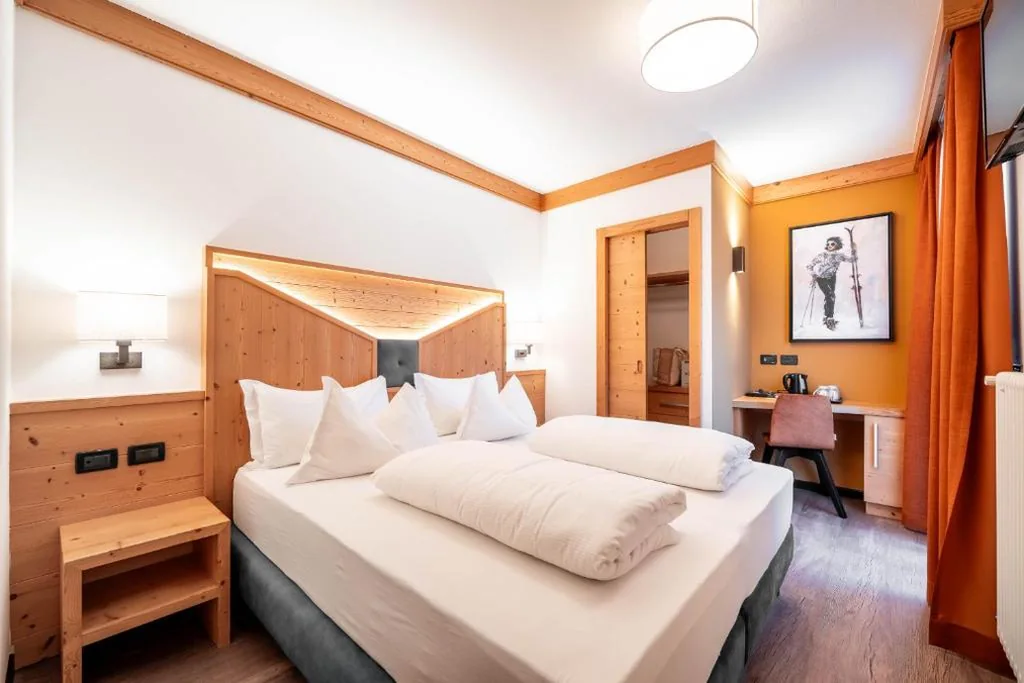 Double/Twin Room with Mountain View — Hotel Chalet Sas Morin