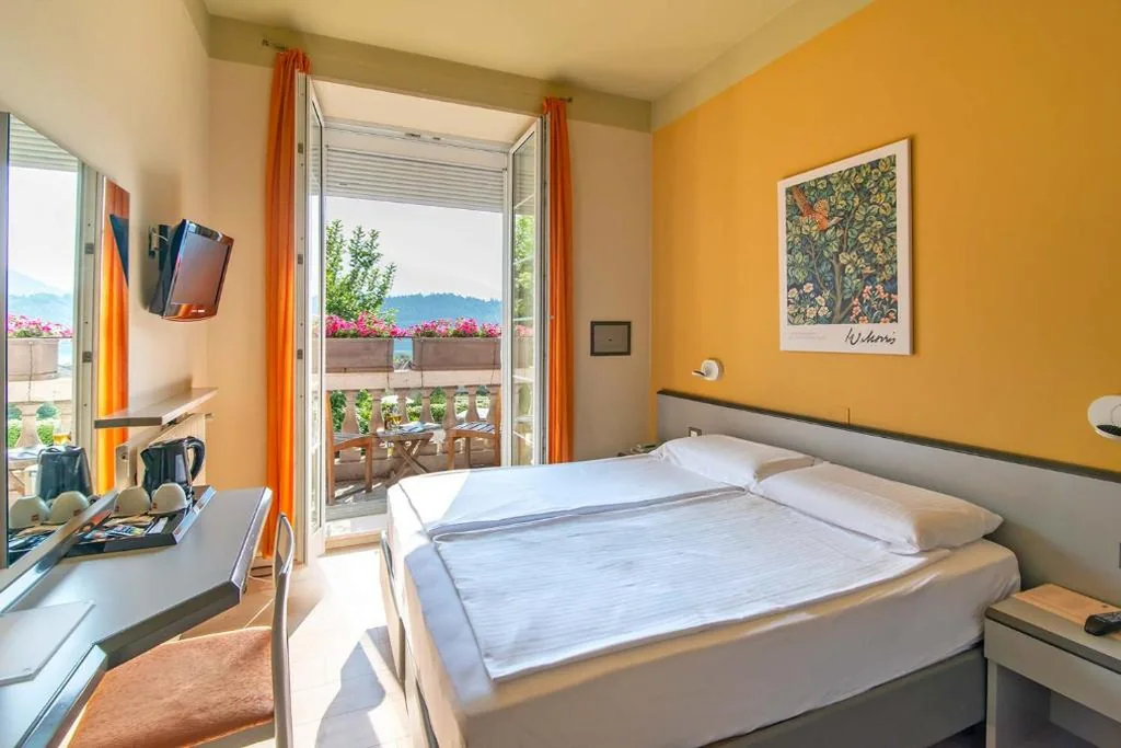 Camera Matrimoniale/Doppia con Letti Singoli con Vista Lago. — Hotel Liberty