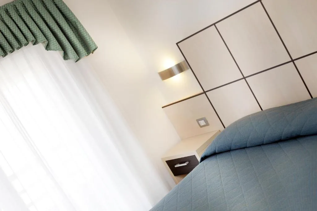 Camera Matrimoniale/Doppia con Letti Singoli con Vista Piscina — Hotel Miorelli