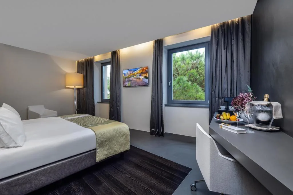 Camera Matrimoniale/Doppia con Letti Singoli con Vista Montagna — Lido Palace – The Leading Hotels of the World