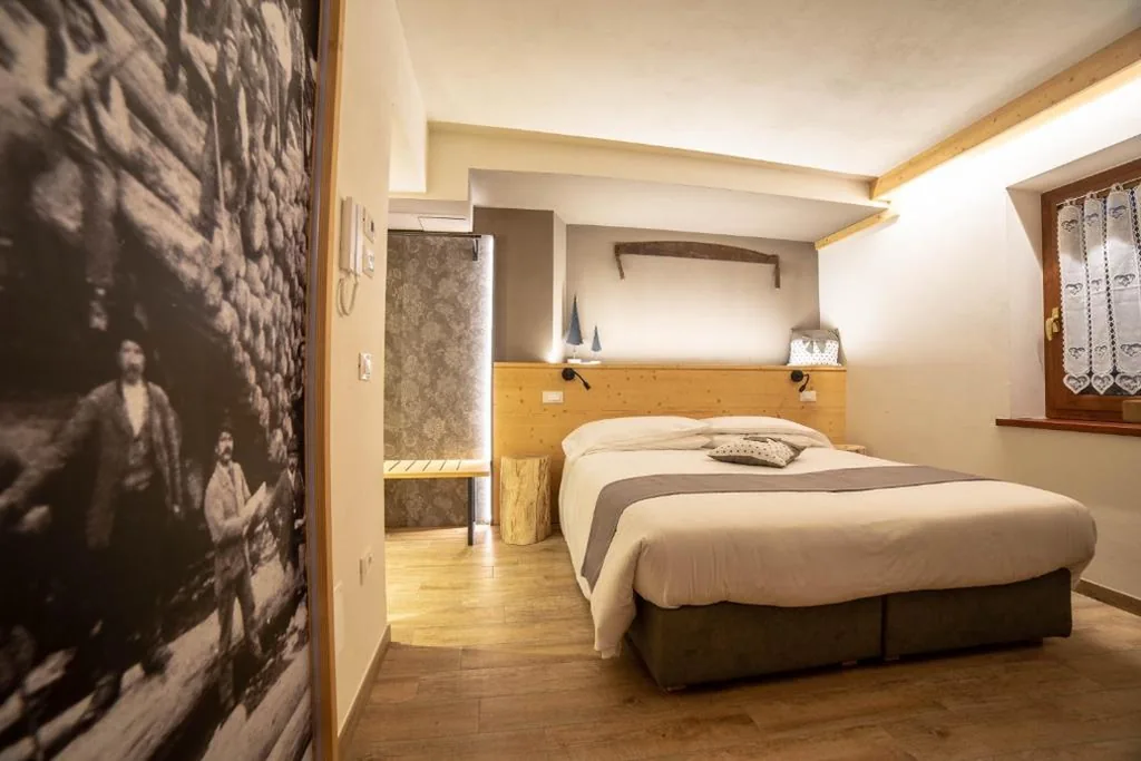 Double/Twin Room with Mountain View — Wanderlust B&B