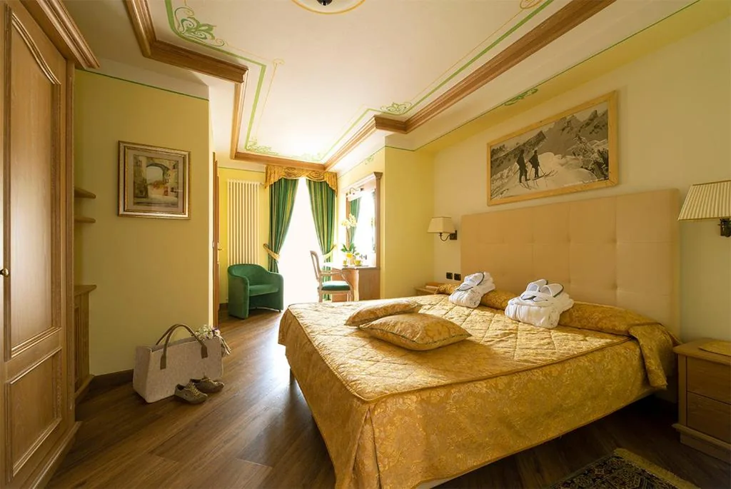 Camera Matrimoniale/Doppia con Letti Singoli — Hotel Alle Alpi