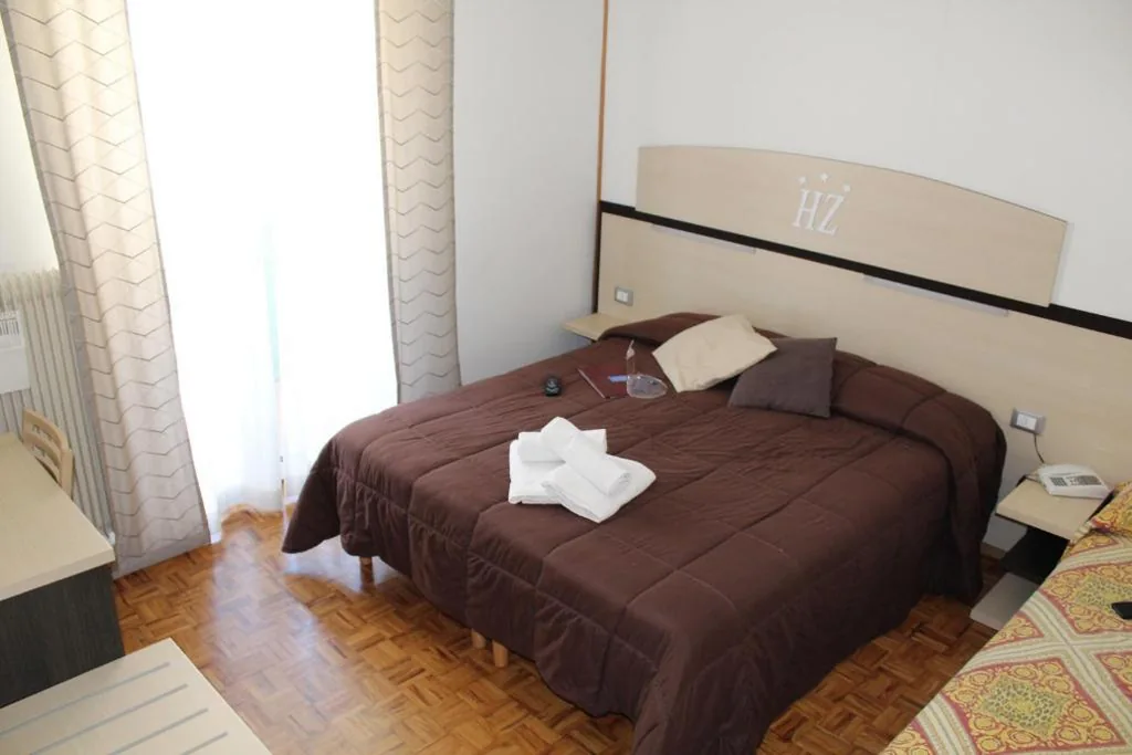 Camera Matrimoniale/Doppia con Letti Singoli — Hotel Allo Zodiaco