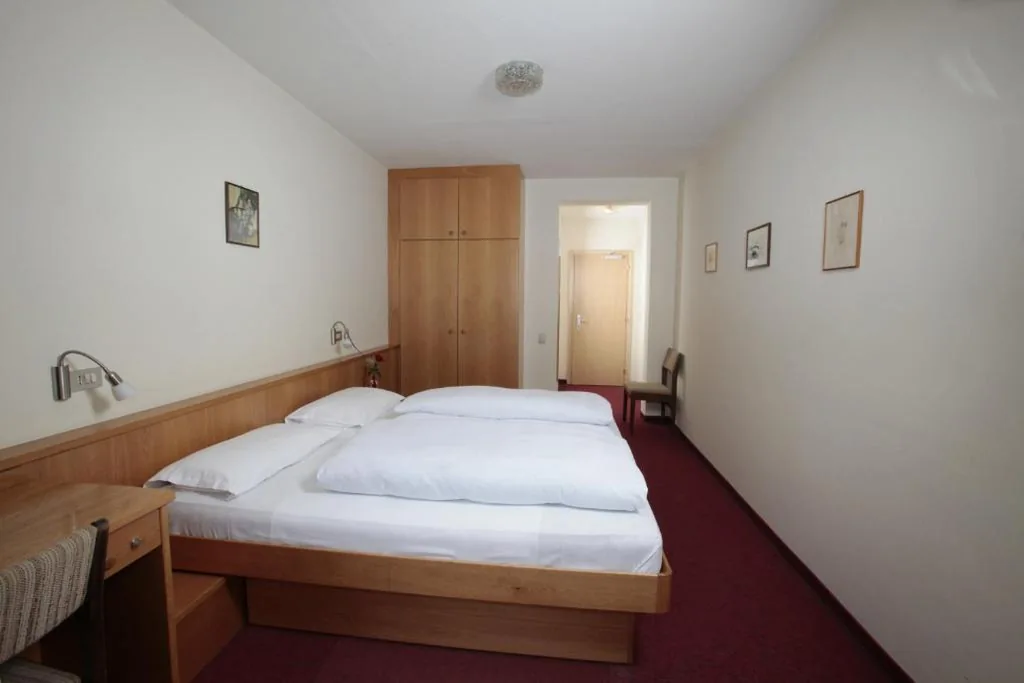 Camera Matrimoniale/Doppia con Letti Singoli — Hotel Alpino Plan