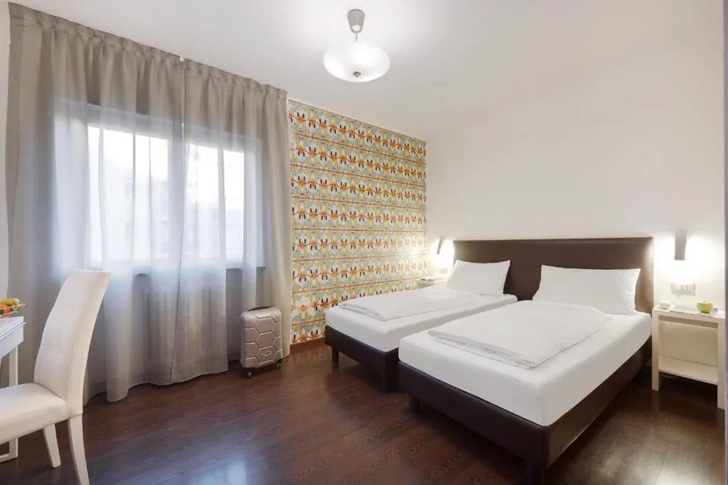 Camera Matrimoniale/Doppia con Letti Singoli — Hotel Asterix