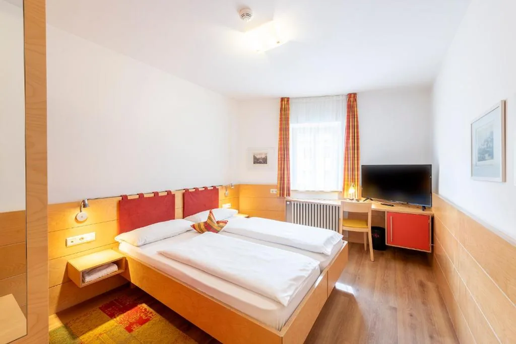 Camera Matrimoniale/Doppia con Letti Singoli — Hotel Figl ***S