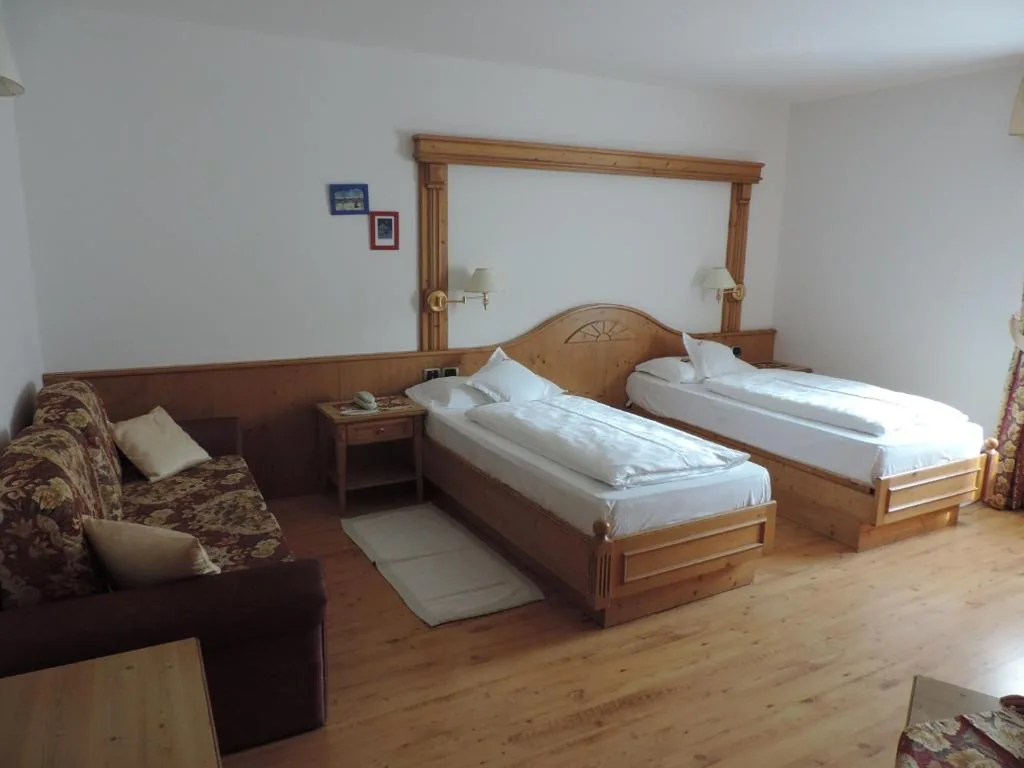 Camera Matrimoniale/Doppia con Letti Singoli — Hotel Flora