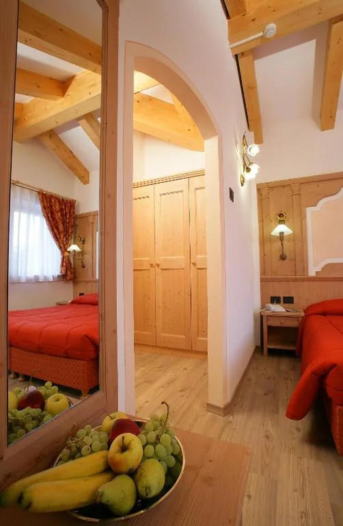Camera Matrimoniale/Doppia con Letti Singoli — Hotel Garni La Roccia