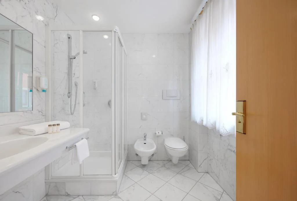 Camera Matrimoniale/Doppia con Letti Singoli — Hotel Goldene Rose
