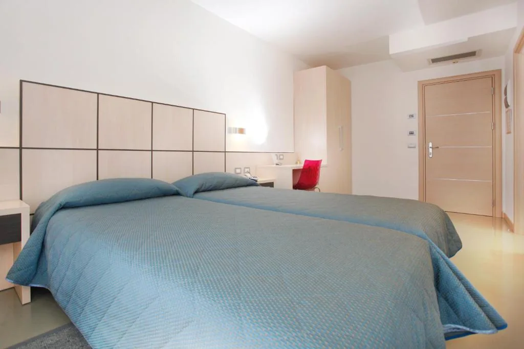 Camera Matrimoniale/Doppia con Letti Singoli — Hotel Miorelli