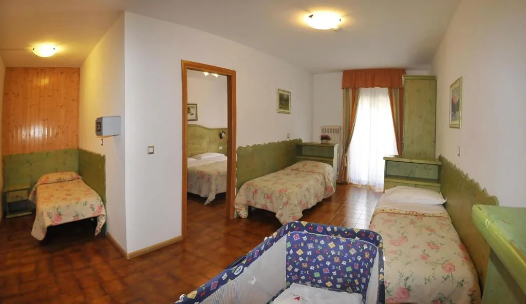 Camera Matrimoniale/Doppia con Letti Singoli — Hotel Piancastello