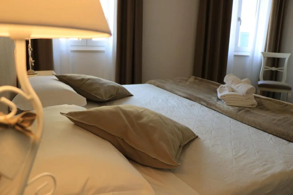Camera Matrimoniale/Doppia con Letti Singoli — Hotel RivaMia