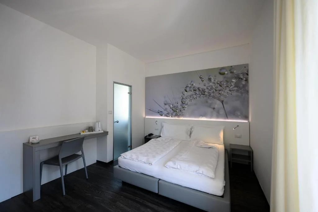 Double/Twin Room — Hotel Riviera