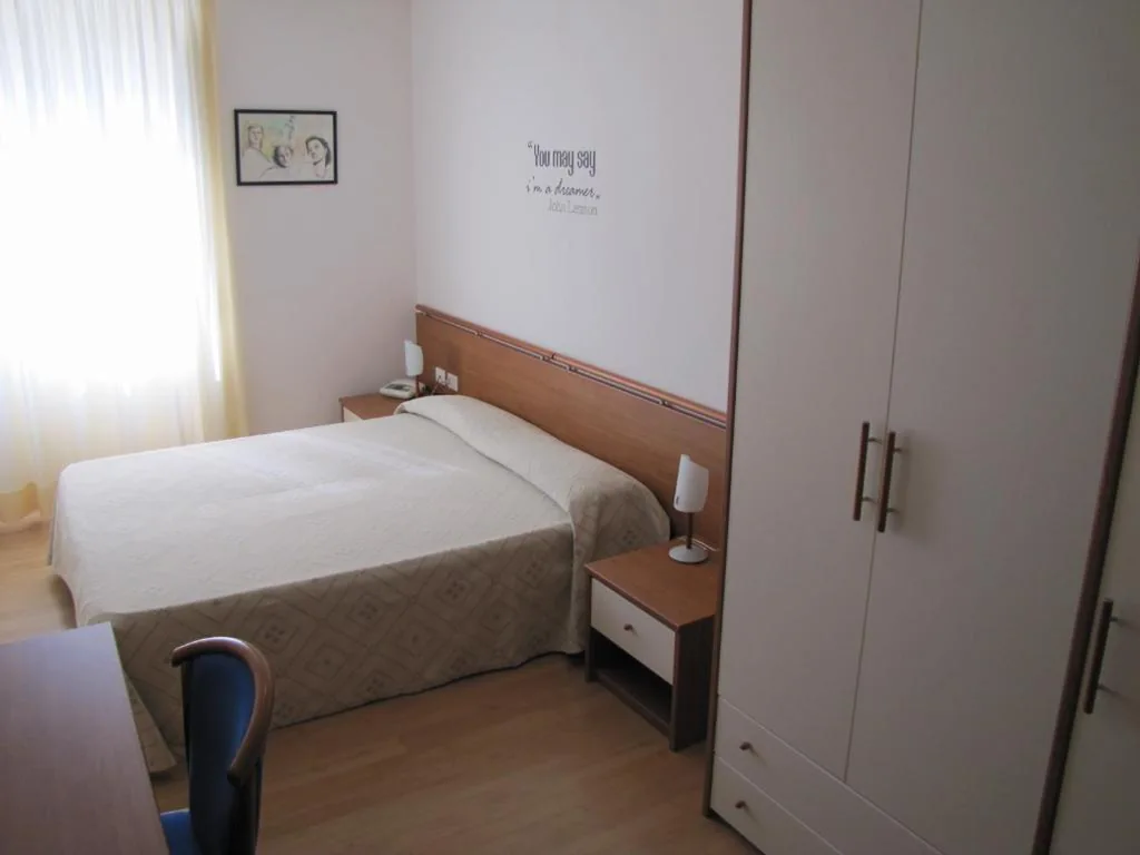Camera Matrimoniale/Doppia con Letti Singoli — Hotel Scaranò