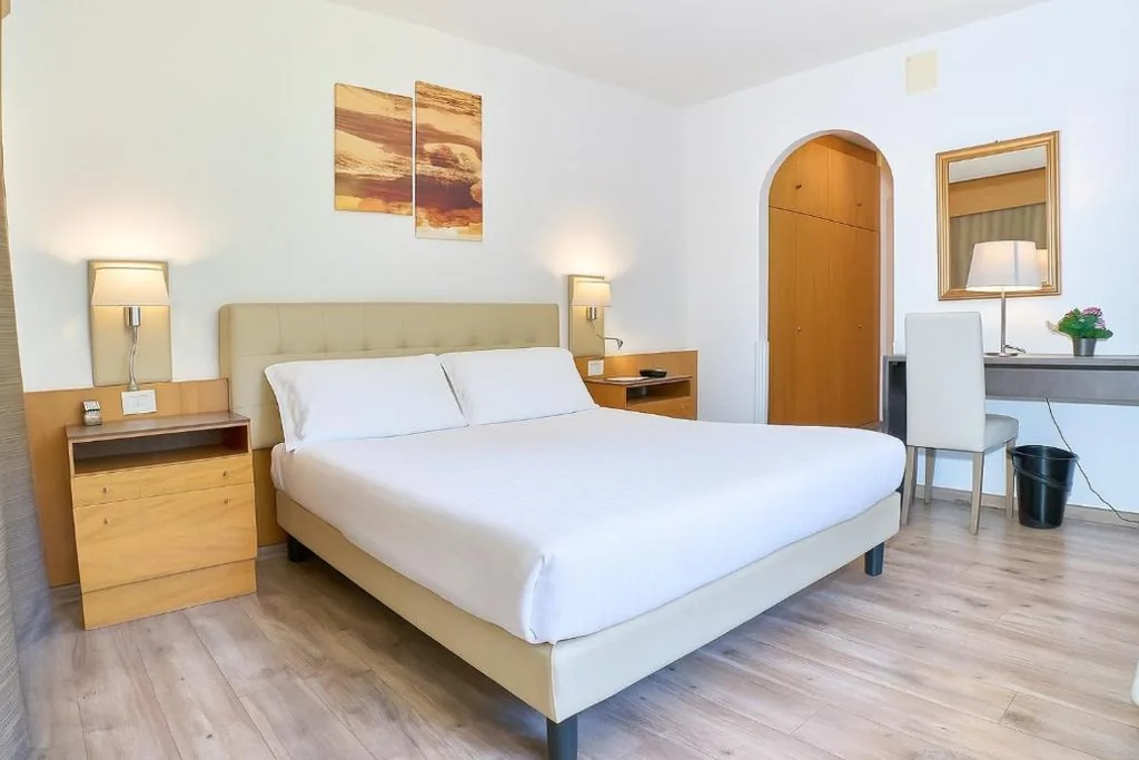 Camera Matrimoniale/Doppia con Letti Singoli — Hotel Trento