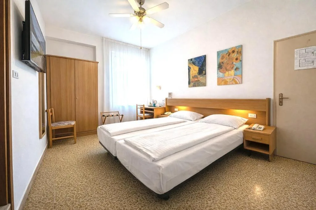 Camera Matrimoniale/Doppia con Letti Singoli — Hotel Villa Clara
