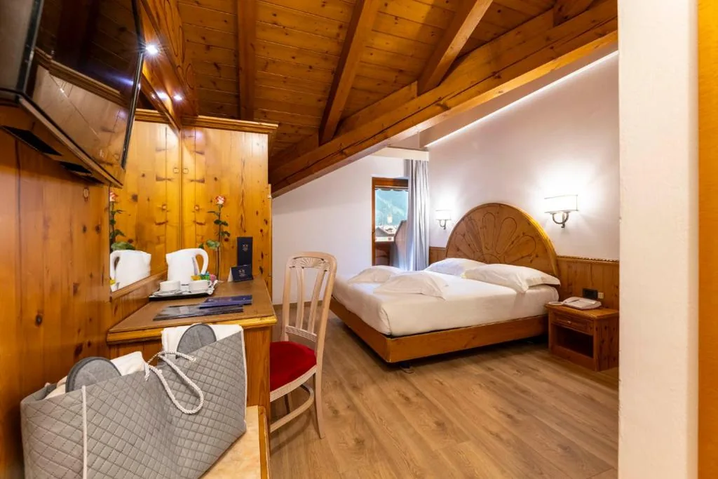 Double/Twin Room — Olympic Palace