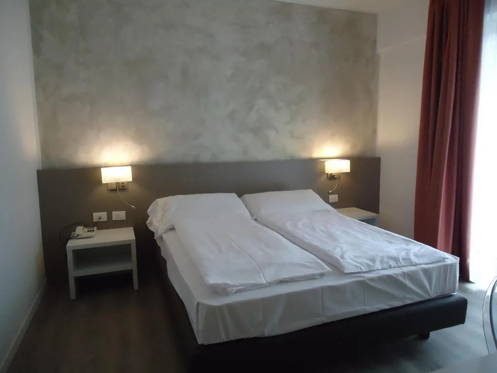 Double Room/Twin Room - Ground Floor with Garden — Hotel Piccolo Mondo