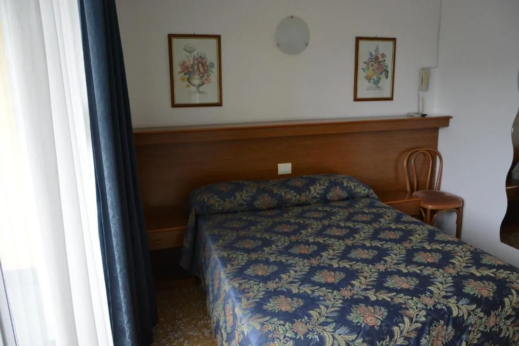 Camera Matrimoniale Economy con Letto a Una Piazza e Mezza — Hotel Primo