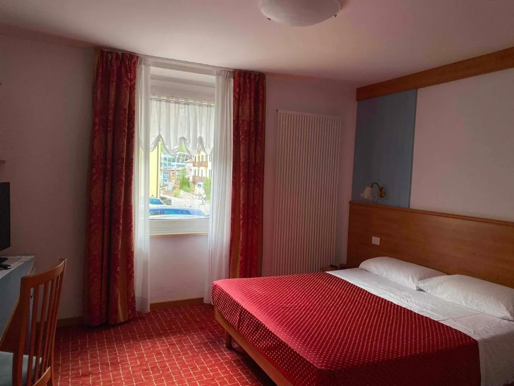 Camera Matrimoniale Economy — Hotel Londra Slow Living Molveno