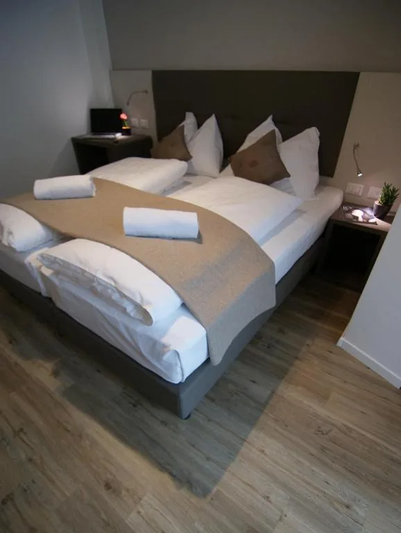 Camera Matrimoniale Economy - Lato Strada — Hotel Raffl