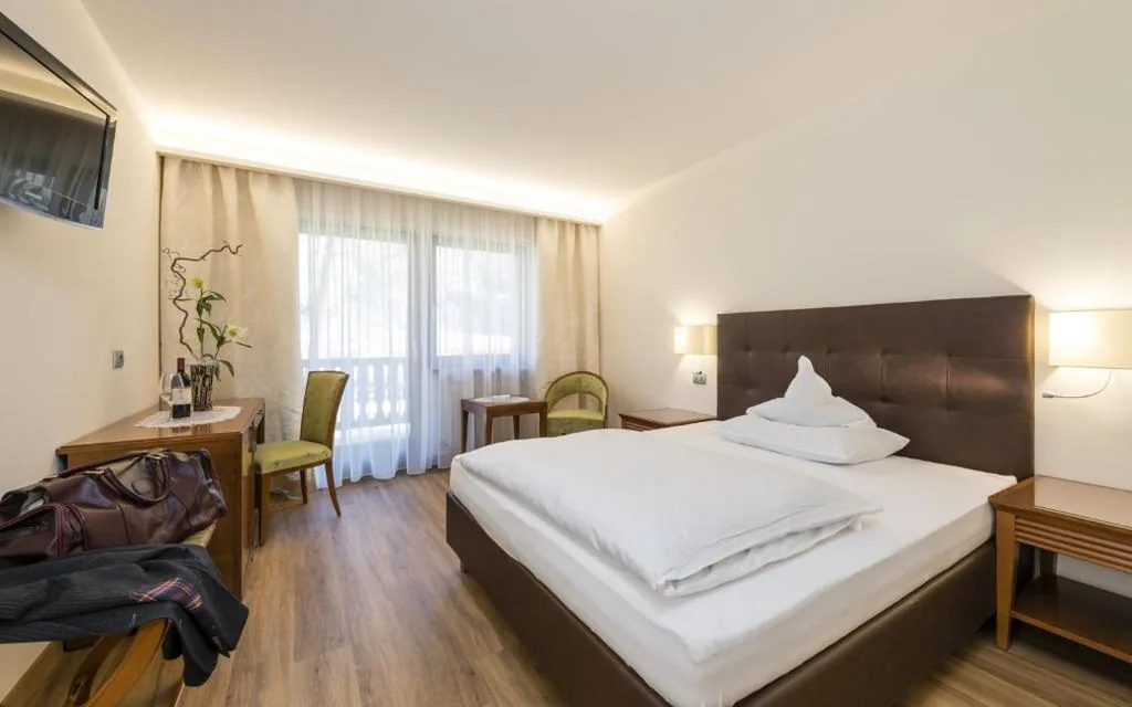 Economy Double Room — Romantik Hotel & Restaurant Stafler