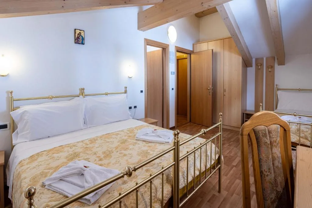 Camera Matrimoniale - Edificio Separato — Hotel Sella Ronda Serenella – A 50 mt dalle piste da sci