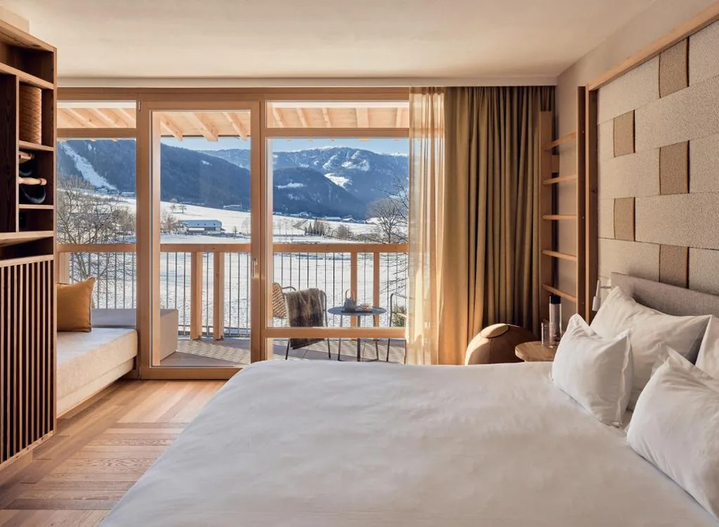 Camera Matrimoniale Grand Deluxe con Balcone — Falkensteiner Hotel Kronplatz – The Leading Hotels of the World
