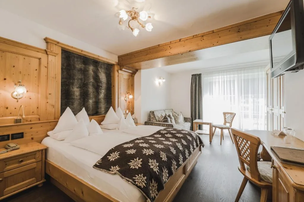 Camera Matrimoniale — Hotel Chalet S – Dolomites Design – adults recommended