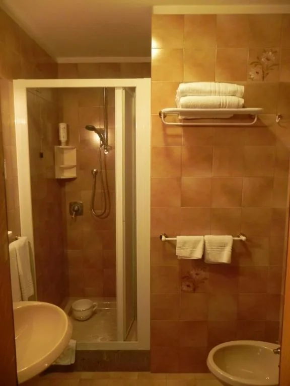 Camera Matrimoniale — Hotel Italia