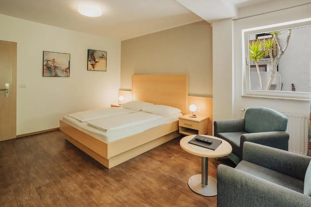 Double Room — Hotel Römerrast