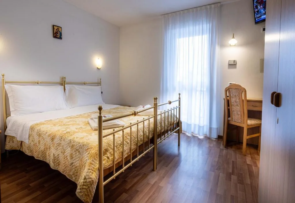 Camera Matrimoniale — Hotel Sella Ronda Serenella – A 50 mt dalle piste da sci