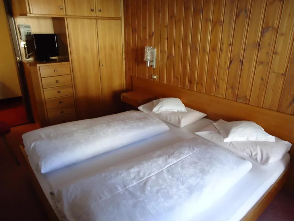 Camera Matrimoniale Piccola — Albergo Alisander