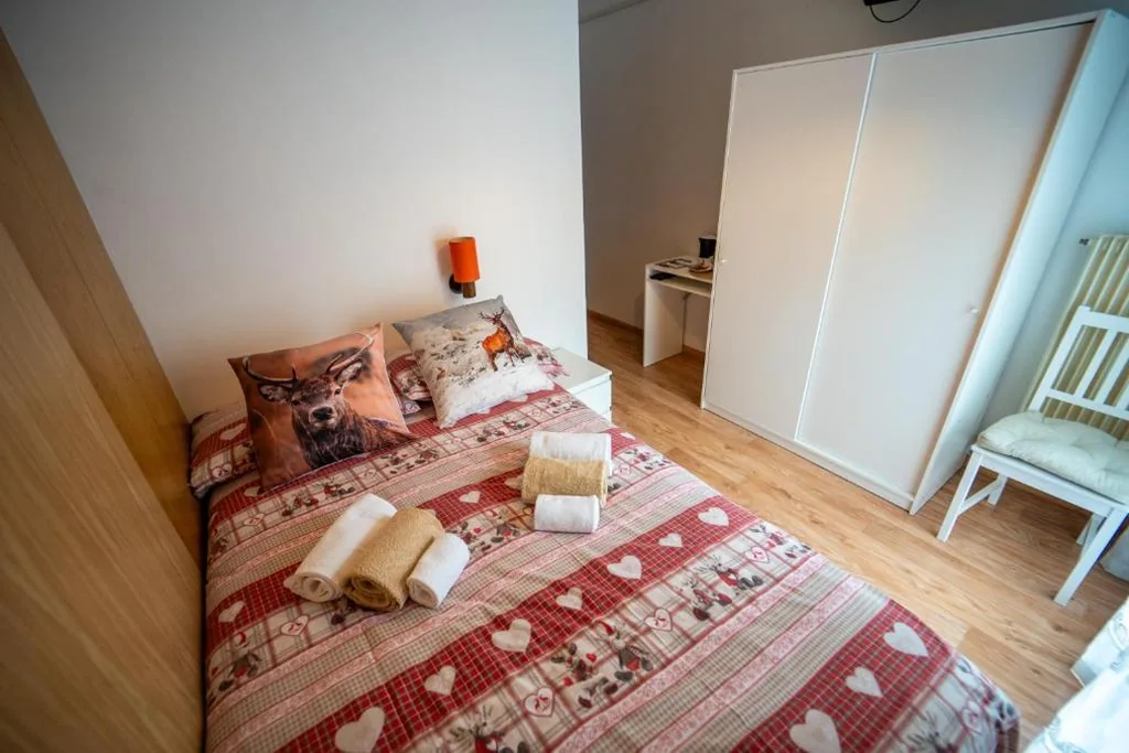 Small Double Room — Cèsa Cherpei – Dog Friendly