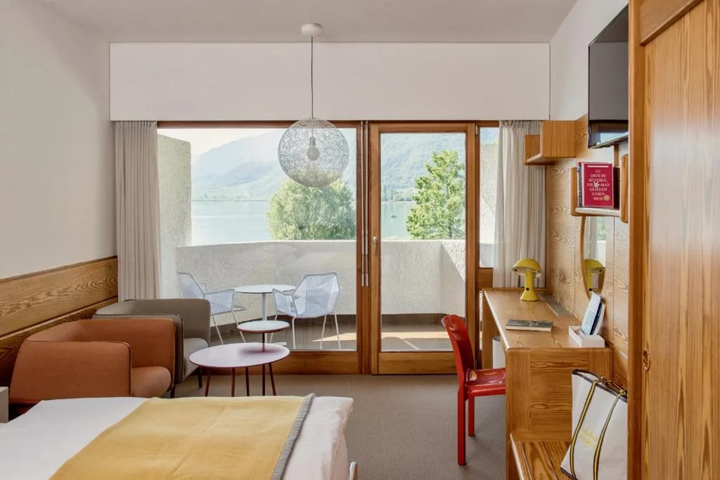 Small Double Room with Balcony and Lake View — Seehotel Ambach