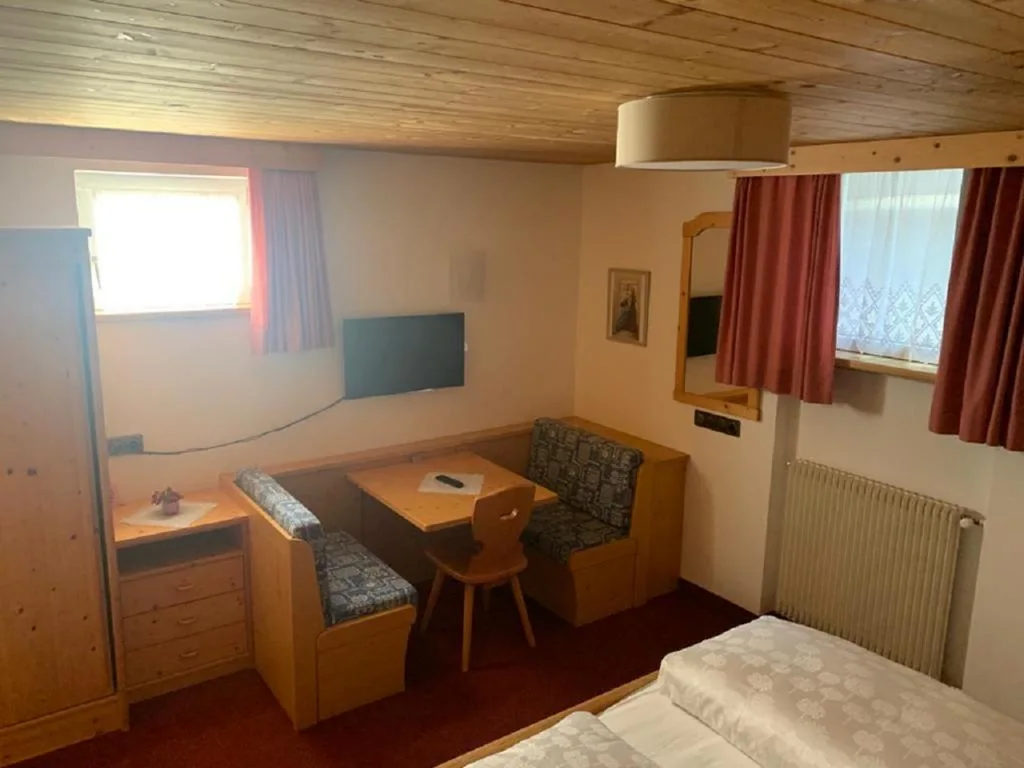 Double Room - Lower Ground Floor — Hotel Fortuna
