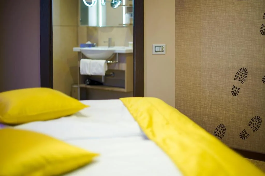 Camera Matrimoniale Standard — AktivHotel SantaLucia