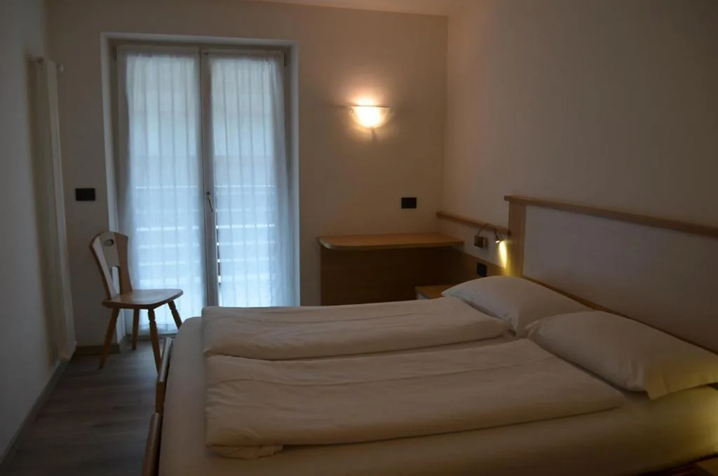 Camera Matrimoniale Standard — Aria Alpina Guest House Affittacamere