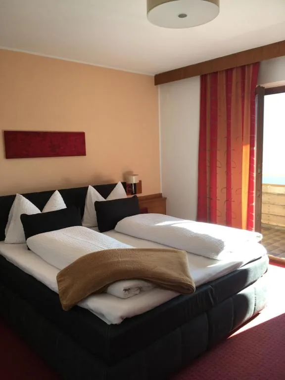 Camera Matrimoniale Standard — Biogasthaus Plonerhof “sweet Dolomites view”