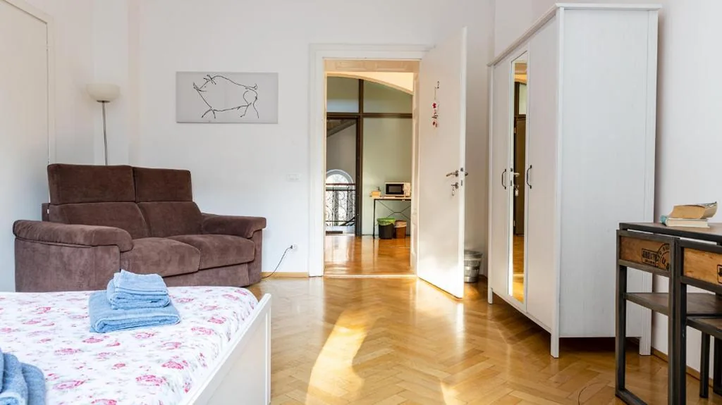 Camera Matrimoniale Standard con Bagno in Comune — Villa Anita Rooms