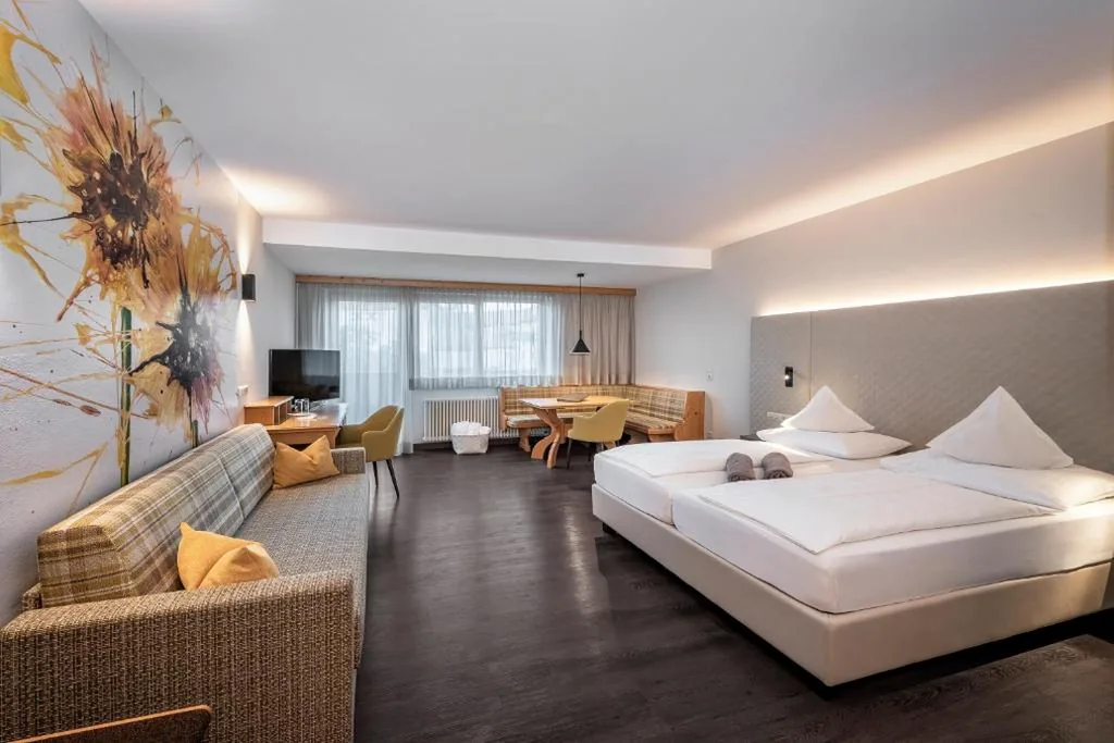 Standard Double Room with Balcony — Baumgartner’s Blumenhotel