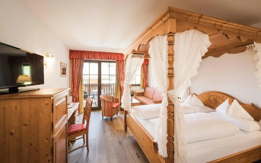 Camera Matrimoniale Standard con Balcone — Hotel Ansitz Jakoberhof