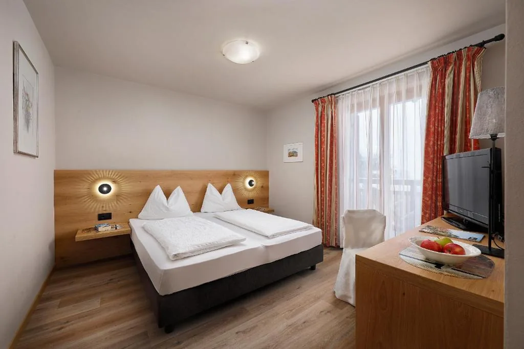 Camera Matrimoniale Standard con Balcone — Hotel Garni Paler