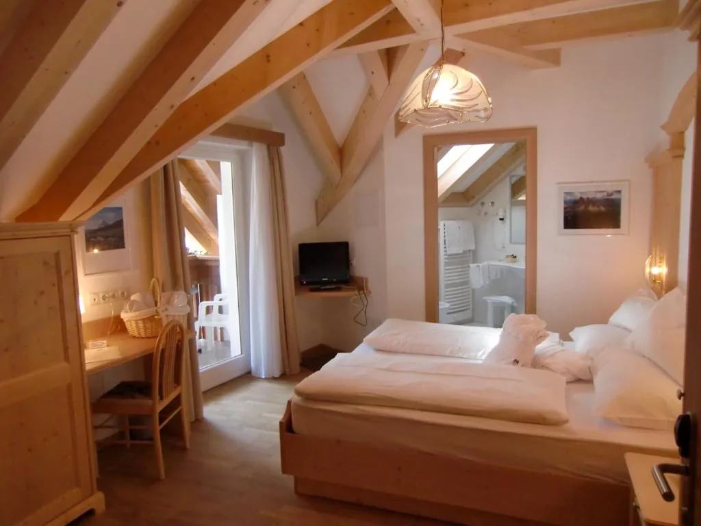 Standard Double Room with Balcony — Hotel Grones