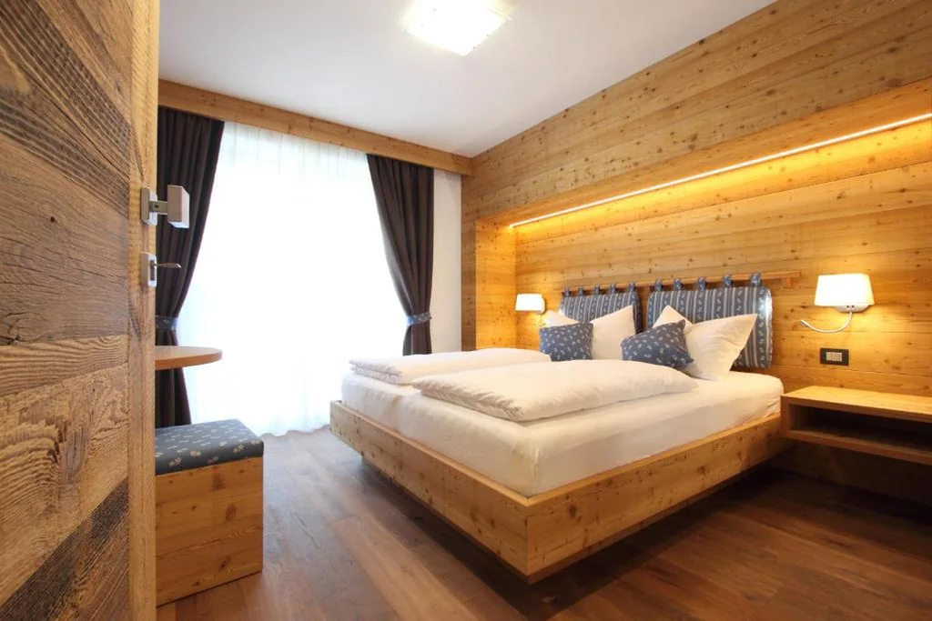 Camera Matrimoniale Standard — DOLOMITES B&B – Suites, Apartments and SPA