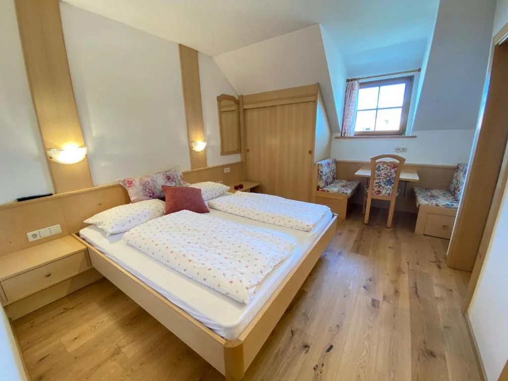 Camera Matrimoniale Standard — Farmstay Lindnerhof Apartments & Rooms